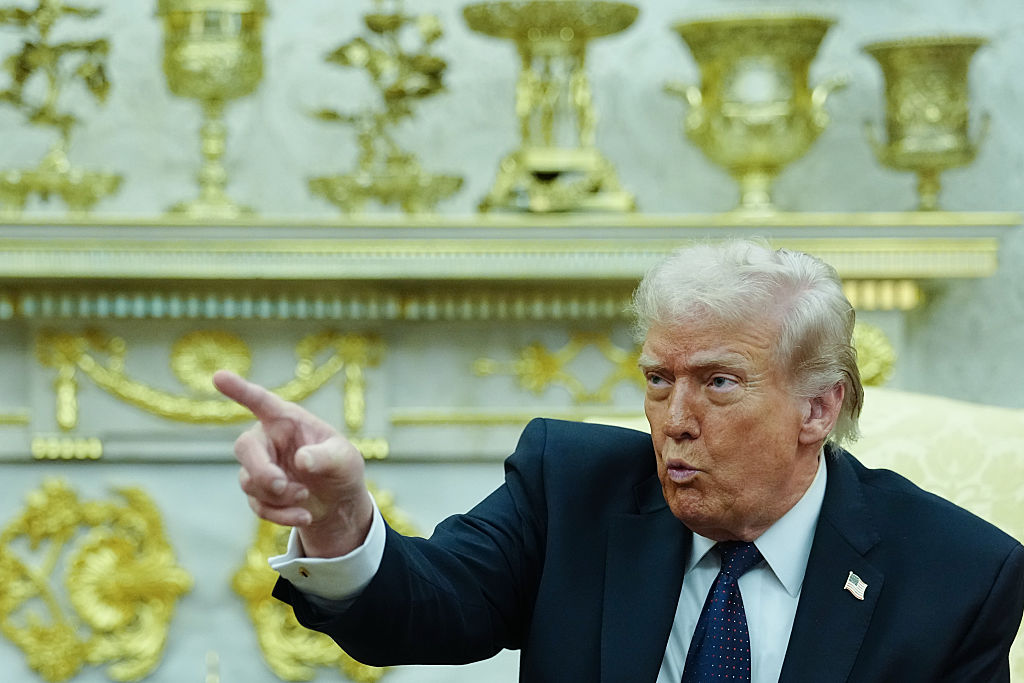 President Trump's demands for Iran's "unconditional surrender" and threatens further strikes. Iran says "no" as other countries hope for deescalation through diplomacy. (picture alliance / Getty Images)