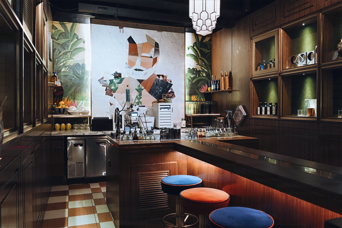 The Old Man bar in Hong Kong (The Old Man)