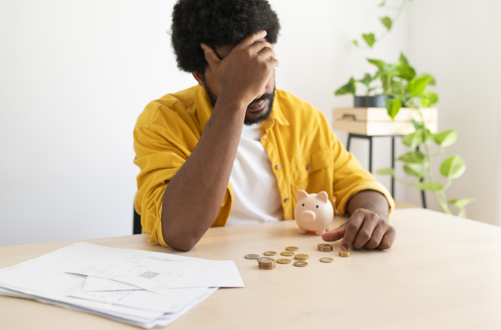 Young man worried about saving money and paying bills (Getty Images/Westend61)