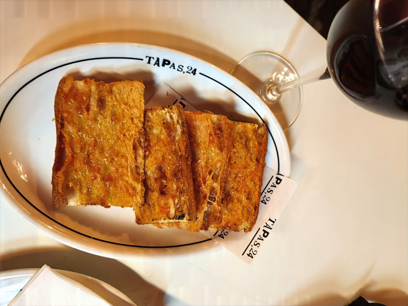 Pan con tomate at Tapas 24 in Barcelona (Howie Southworth)